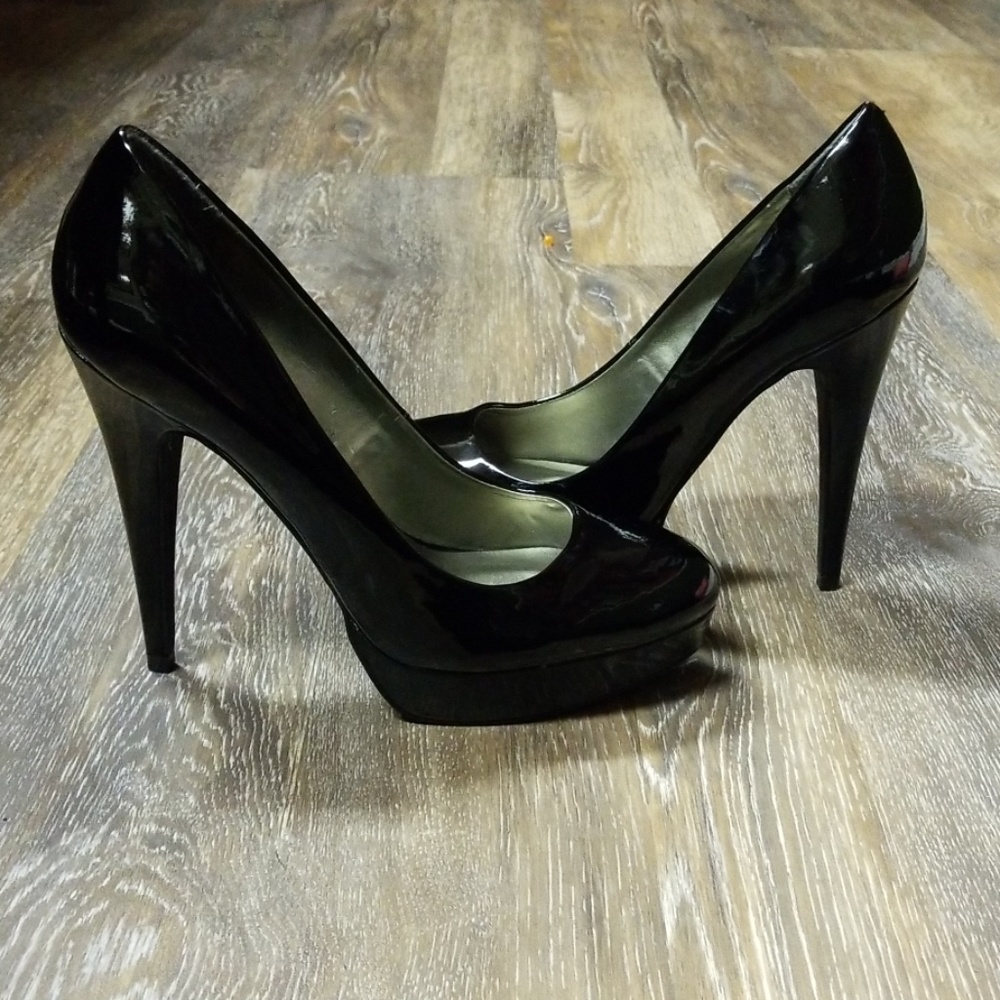 👠 Black Guess Platform Heels! 👠 - Picture 1 of 3